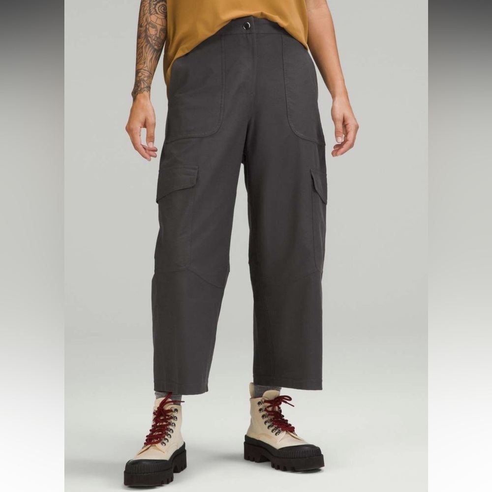 Lululemon Light Utilitech Cargo Pocket High-Rise Crop Pants Graphite Grey Sz 26